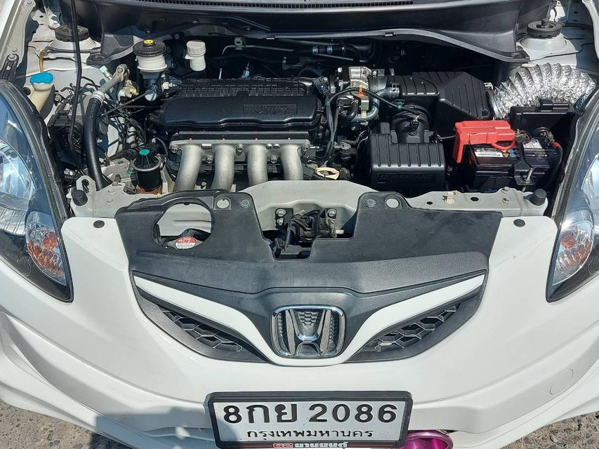 2013 Honda BRIO Amaze 1.2 สีขาว 5