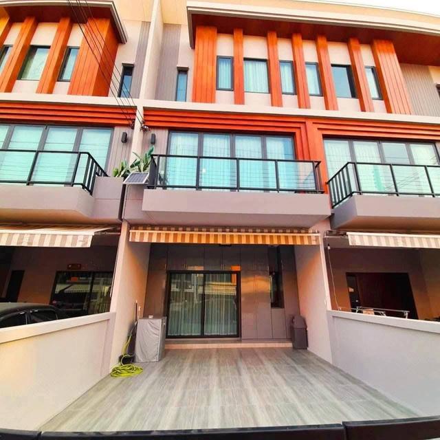ขายทาวโฮม3 ชั้น หมู่บ้าน ไอเจ้นท์ พัฒนาการ ซอย99  พร้อมอยู่ 1