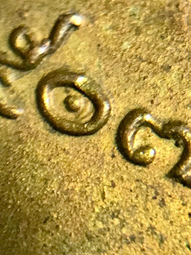 อาจาร์ยฝั้นรุ่นเเรก ชุปทองสุดของรุ่นรองจากเหรียญทองคำ ไม่ผ่านการใช้งานสวยมาก นัดรับได้ รูปย่อยที่ 3