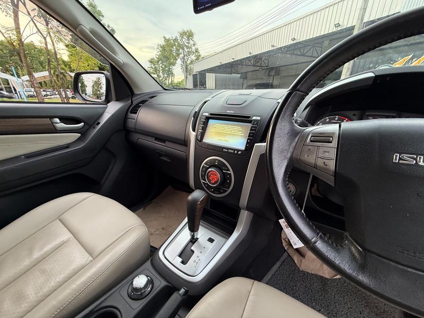 Isuzu MU-X 3.0 DVD 4wd ปี15 12