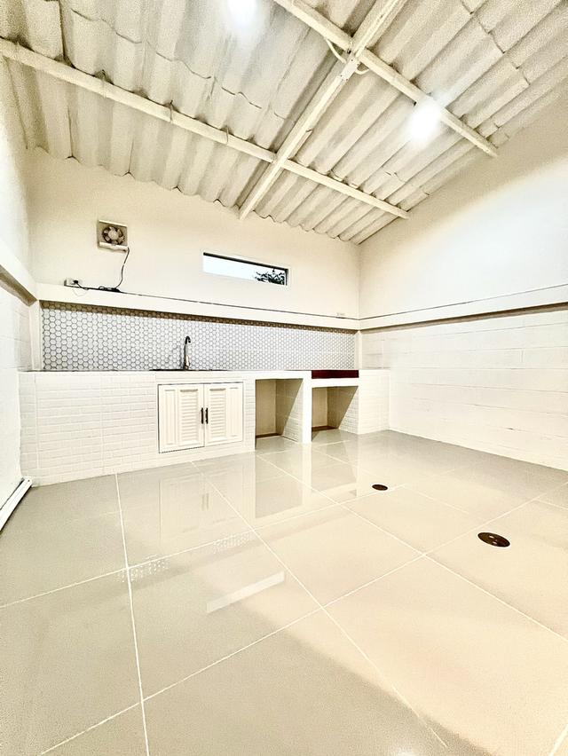 ขายบ้านทาวน์เฮาส์รีโนเวทใหม่ "หน้าบ้าน-หลังบ้านไม่ติดกับใคร" ความเป็นส่วนตัวระดับ 10 เต็ม 10! ✨  📍 พหลโยธิน 52 แยก41(สะพานใหม่) - เดินทางง่าย ใกล้BTS 7