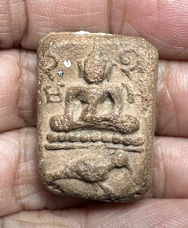 พระเนื้อดิน องค์ละ 800