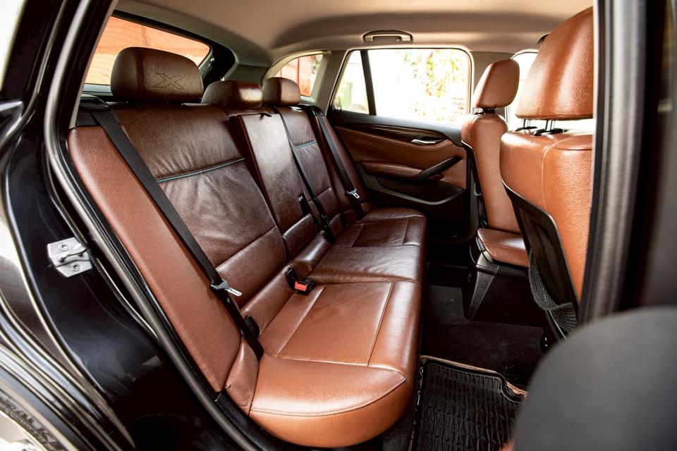 Bmw X1 Sdrive18i XLine ปี 2014 สีดำ  12