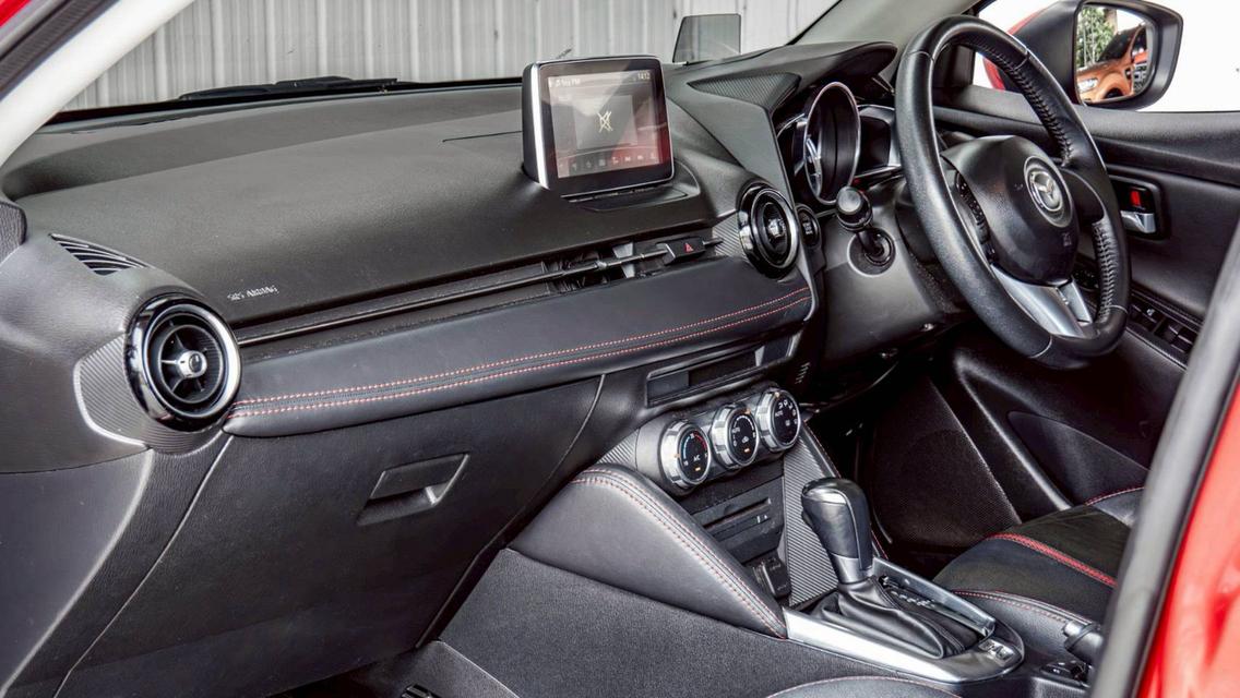 MAZDA MAZDA2 1.3 Sports High Plus ปี 2015 สีแดง โฉม ปี14-ปัจจุบัน 5Dr รูปที่ 9