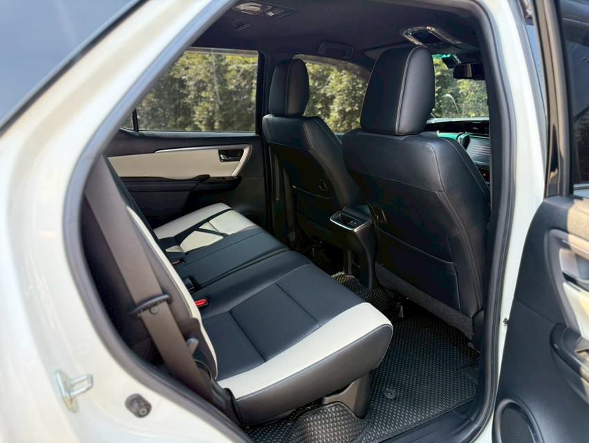 2021 Toyota Fortuner 2.8 ขับสี่ รูปที่ 9