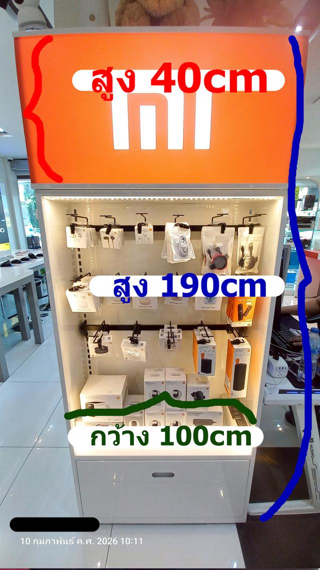 ตู้แขวนสินค้าสีขาว พร้อมบาร์แขวน