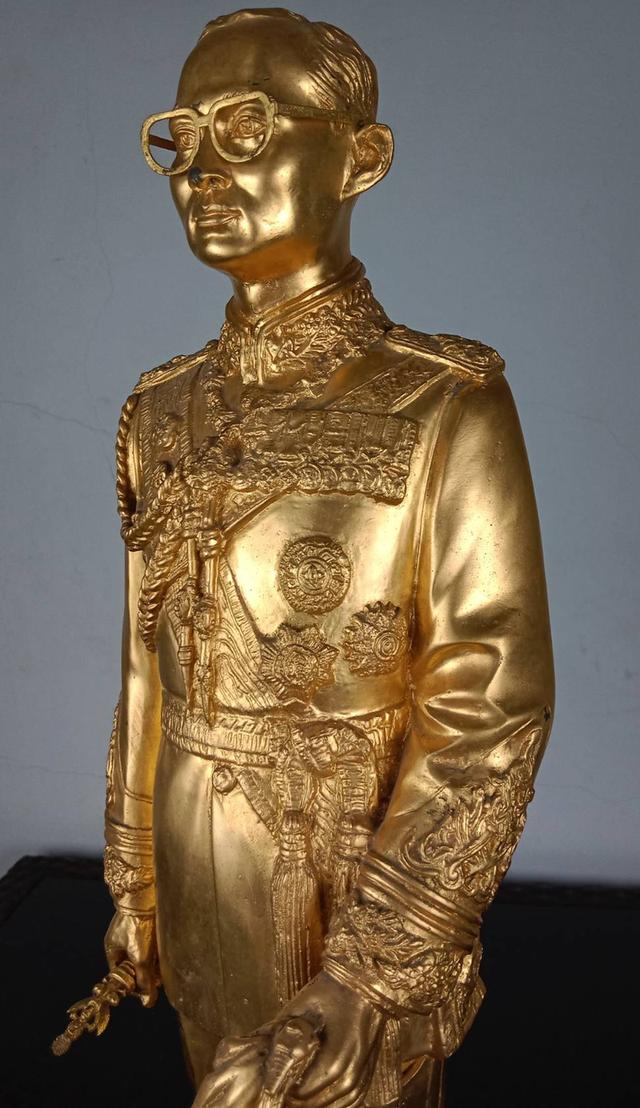 9.พระบรมรูปหล่อโลหะในหลวงรัชกาลที่9 พระบาทสมเด็จพระปรมินทรมหาภูมิพลอดุลยเดช(ทอง) รูปที่ 10