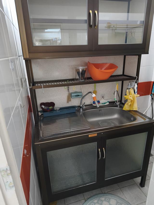 ตู้กับข้าวและซิงค์ล้างจาน