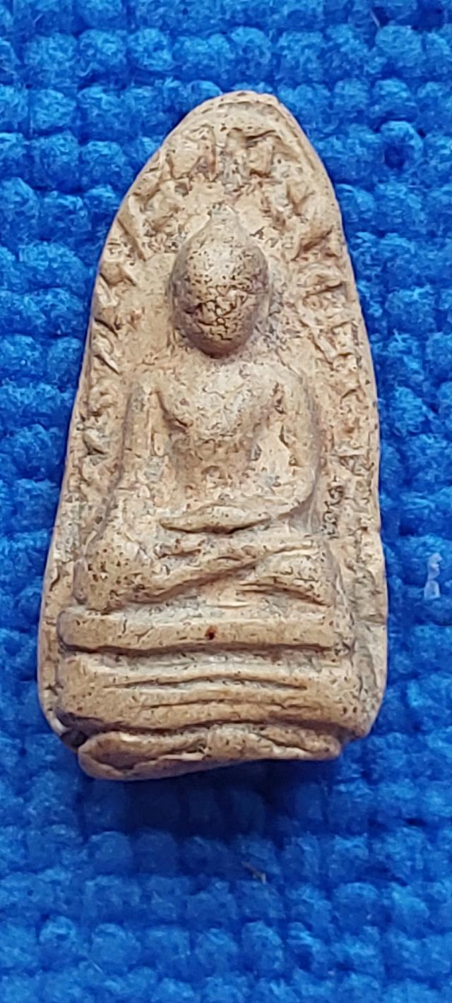 พระรอดกรุเนื้อดิน วัดมหาวันลำพูน