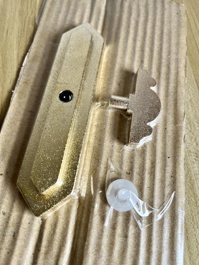 ธนบัตรที่ระลึก 100 บาท เฉลิมพระเกียรติสมเด็จพระนางเจ้าสิริกิติ์ฯ เฉลิมพระชนมพรรษา 6 รอบ ซองผ้าไหม รูปที่ 4