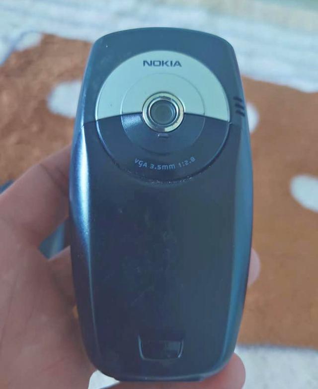 โทรศัพท์ Nokia 6600 3