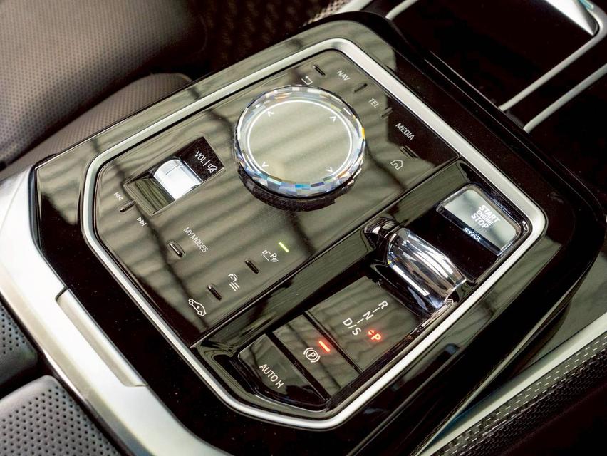 BMW 750e xDrive MSport (G70) ปีจด 2024 12