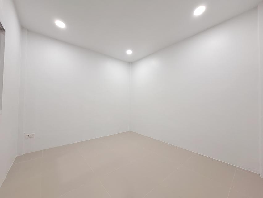 หมู่บ้านอยู่เจริญ 4 ลำลูกกาคลอง4 ถนนไสวประชาราษฎร์ ต.ลาดสวาย อ.ลำลูกกา จ.ปทุมธานี 11