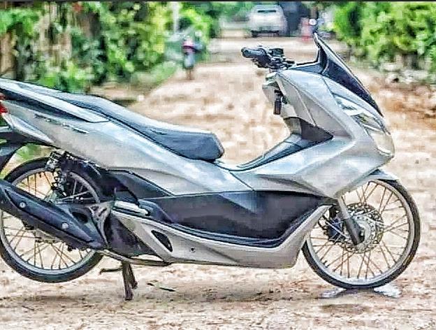 Honda pcx สีเทา 2