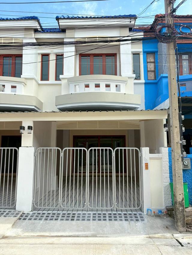 หมู่บ้านบุศรินทร์    3