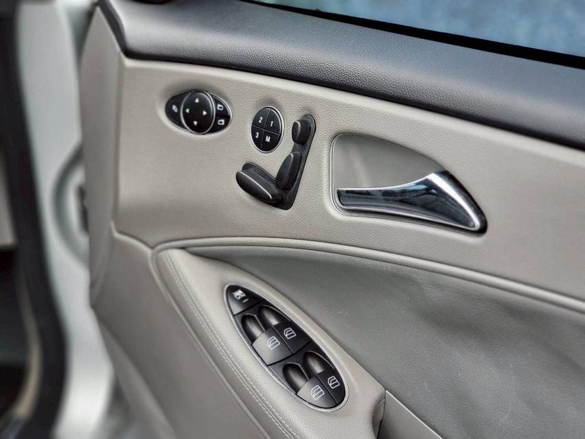 MERCEDES-BENZ CLS350 V6 (W219) 2005 ขายถูก รถหรูสภาพสวยๆ สมรรถนะสูง  14