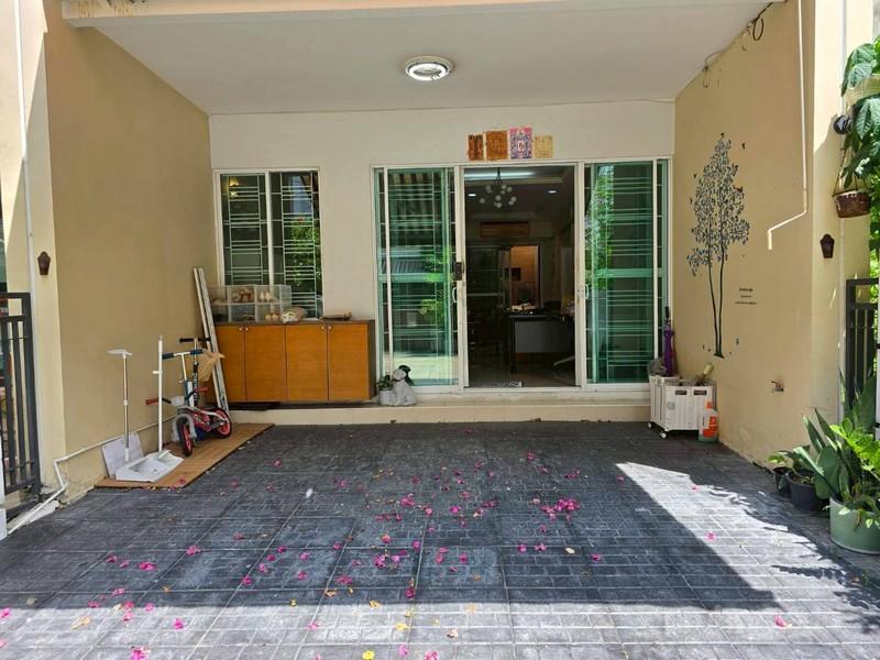 ขายทาวน์โฮม 3 ชั้น ปรับปรุงใหม่ บ้านกลางเมือง สาทรตากสิน เนื้อที่ 20 ตรว 3นอน 3น้ำ บ้านหลังมุม สภาพดี - ghd000103 1