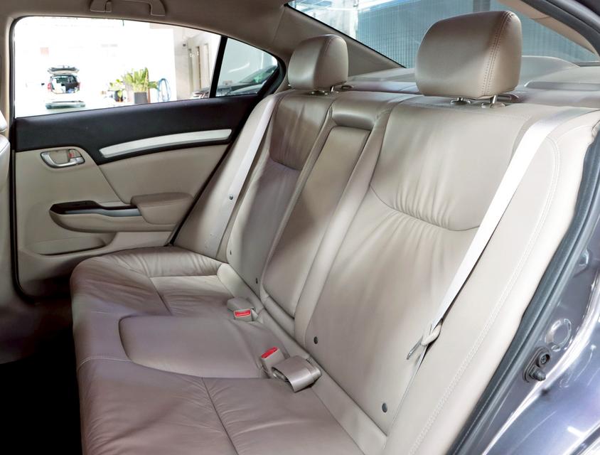 HONDA CIVIC FB 1.8 ES i-VTEC ปี2015ออพชั่นแน่นเต็มคัน ตัวท็อปสุดในรุ่น 15