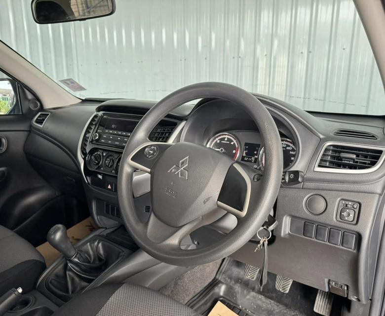 Mitsubishi Triton 2.5GLX Mega ดีเซล เกียร์ธรรมดา ปี2023 16