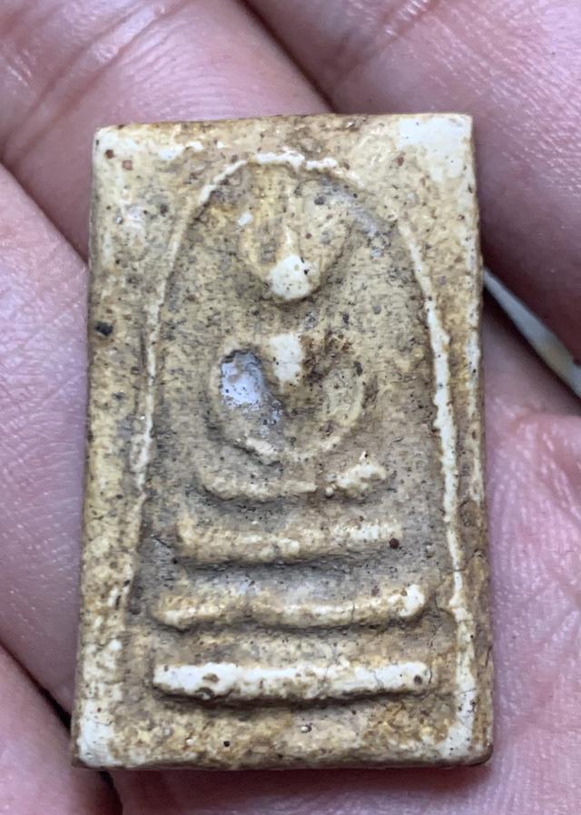 สมเด็จบางขุนพรหม พิมพ์อกครุฑ เศียรบาตร