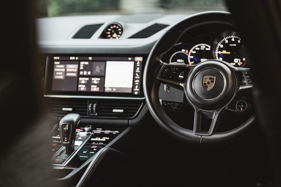 Porsche Cayenne Coupe (Full Option)