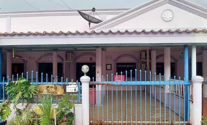 ทาวเฮ้าส์ชั้นเดียว หมู่บ้านรุ่งพิทักษ์ อ.พนมสารคาม จ.ฉะเชิงเทรา 2