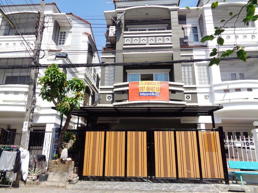 🚩 บ้านรีโนเวท ทาวน์โฮม 3 ชั้น หลังใหญ่ โครงการ เดอะ รีโน่ นวมินทร์ ติดห้างโลตัสนวมินทร์ 1