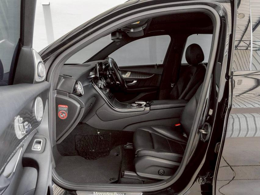 Mercedes Benz GLC 250d 4Matic AMG ปีจด 2017 14