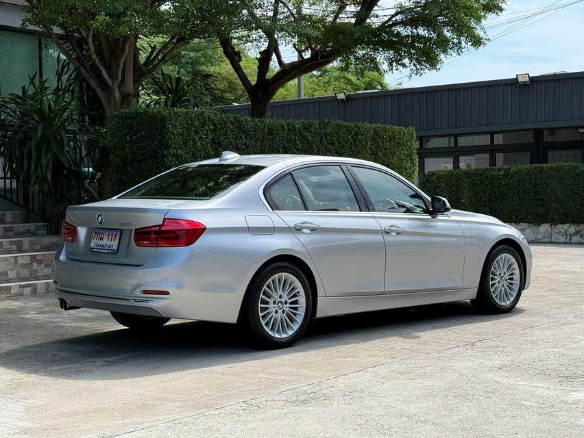 2017 BMW 320D F30 LCI รถมือเดียวป้ายแดง รถออกศูนย์ BMW THAILAND รถวิ่งน้อย เข้าศูนย์ทุกระยะ รถไม่เคยมีอุบัติเหตุครับ รูปย่อยที่ 3