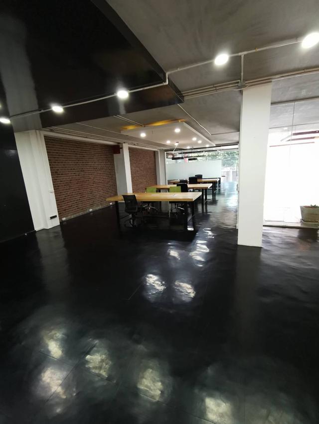 ให้เช่าพื้นที่ชั้น 1 เอกมัย พื้นที่ 180 ตร.ม. เหมาะสำหรับ โชว์รูม ออฟฟิศ อื่นๆ ใกล้เคียง ทองหล่อ พร้อมพงษ์ สุขุมวิท เพชรบุรีตัดใหม่ 7