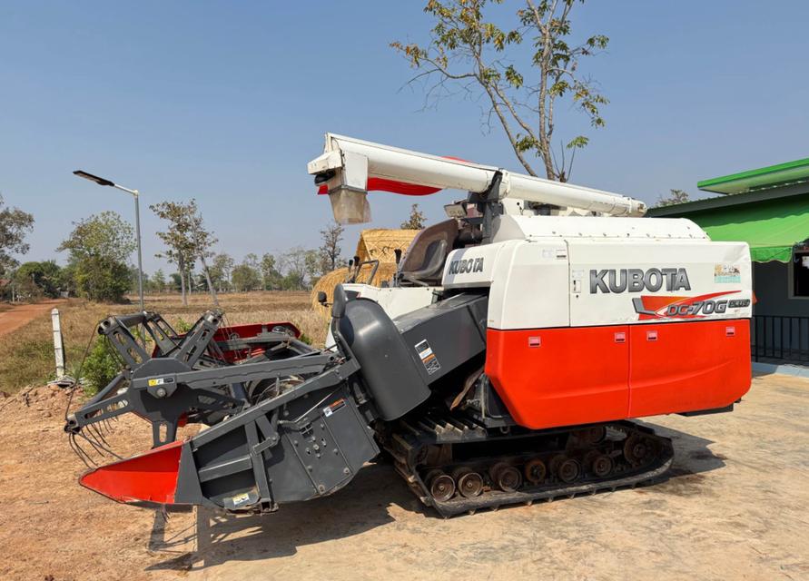 ปล่อยต่อรถเกี่ยวข้าว Kubota Dc-70G พลัส 4