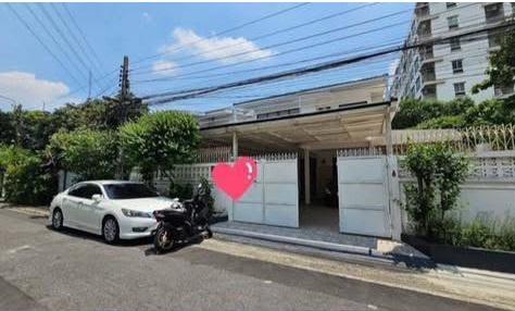 ให้เช่าบ้านเดี่ยว 2 ชั้น 77.3 ตรว. 3 ห้องนอน หมู่บ้านอยู่เจริญ 542 ประชาราษฏร์บำเพ็ญ 24 ใกล้ MRT ห้วยขวาง 1