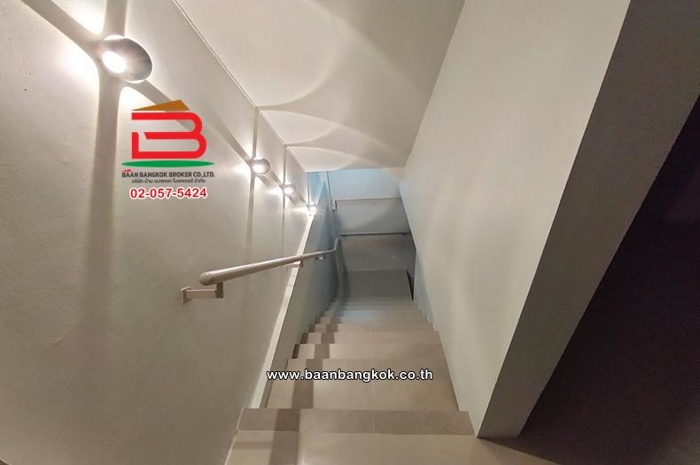 ขาย/เช่า ตึกออฟฟิศ 2คูหา 5.5 ชั้น (หลังริม) เนื้อที่ 41.5 ตร.ว. ซอยรามอินทรา 15 แขวงอนุเสาวรีย์ เขตบางเขน 9