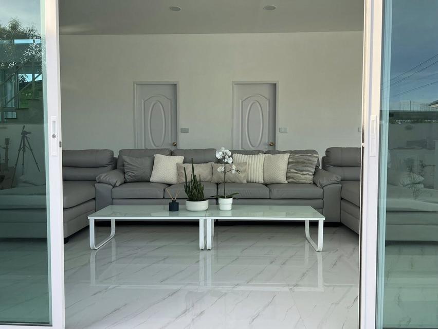 U1450 ให้เช่าบ้านเดี่ยว 2 ชั้น บ้านสร้างเอง สไตล์ Modern Minimal ใกล้สนามบินสุวรรณภูมิ แค่15 นาที บ้านพร้อมเฟอร์ ทำเลดีเดินทางสะดวกเข้าออกได้หลายทาง 5
