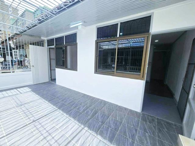 ประชาราษฏร์บำเพ็ญ 11-18 MRT ห้วยขวาง 500ม. ตลาดสดห้วยขวาง 1.4 กม.ทาวน์เฮ้าส์ 2 ชั้น รีโนเวทใหม่ แหล่งช้อปปิ้ง หาของกินง่ 7