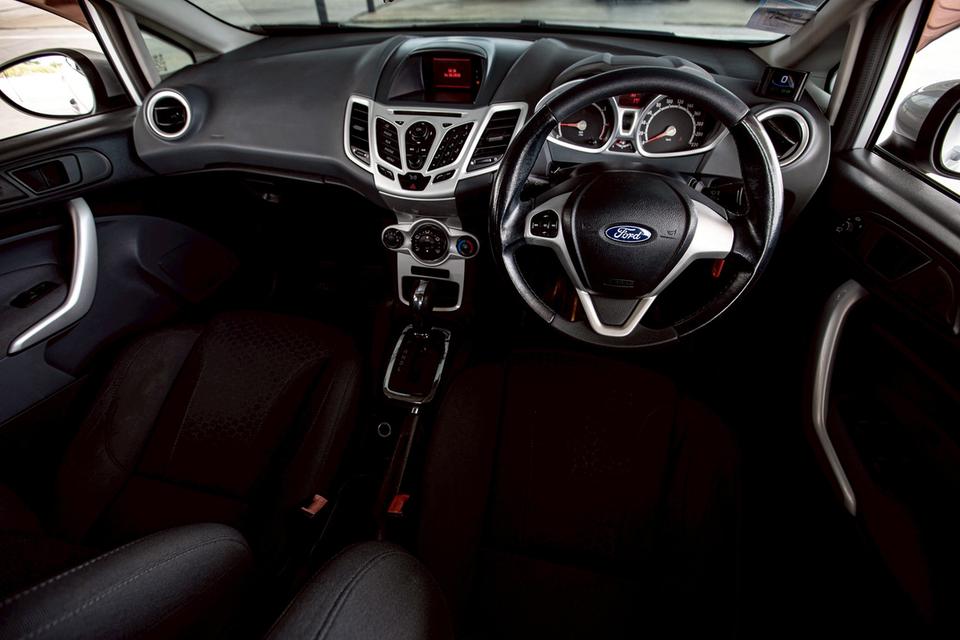 Ford Fiesta 1.5 Sport 5 ประตู สีเทา เกียร์ออโต้ ปี 2010 สวย สภาพดี  15