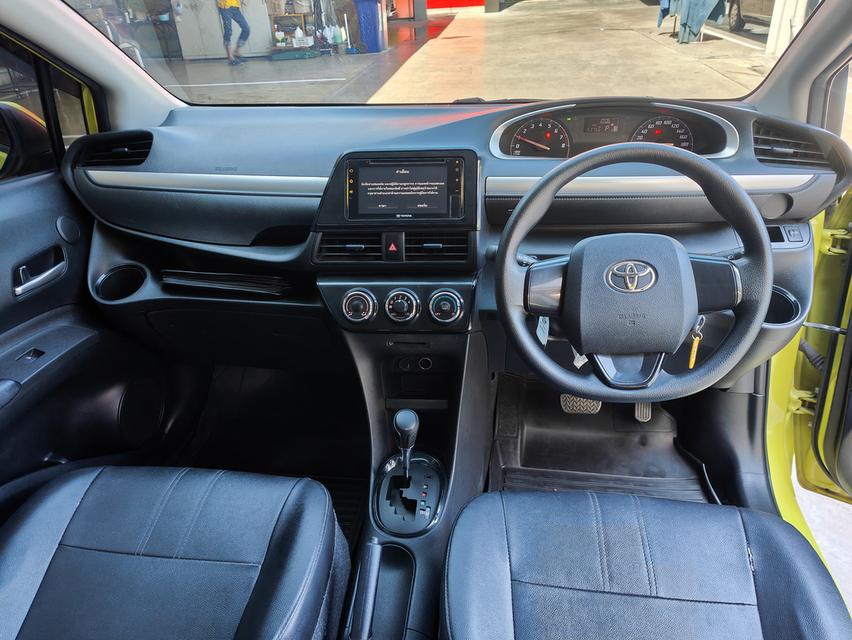 Toyota Sienta 1.5 G AT  6