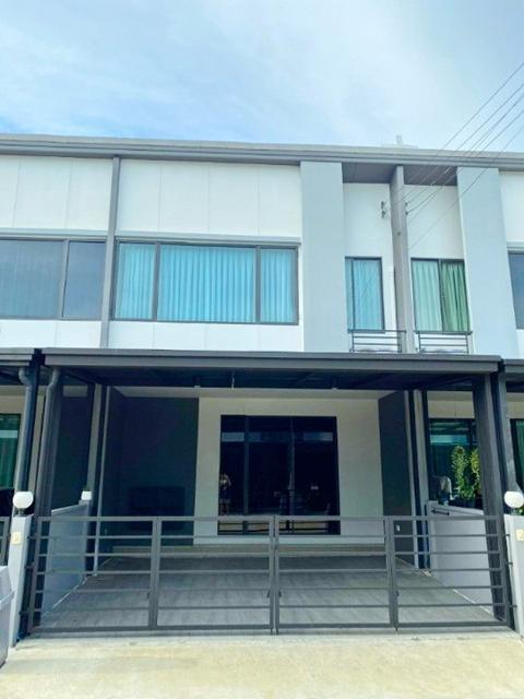 ใกล้ถนนบางนา-ตราด และสนามบินสุวรรณภูมิ เมกาบางนา 1 กม. ทาวน์โฮมให้เช่า 2 ชั้น 3 นอน 2 น้ำ บางนา วงแหวน 17 ตร.วา. 1