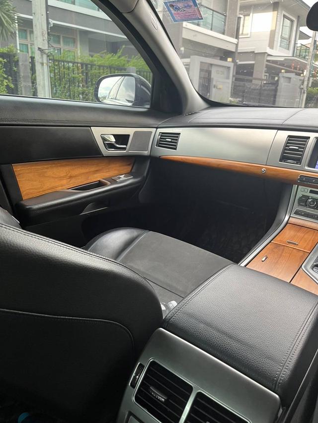 Jaguar สีดำ Xf 2.2 ปี 2012 15