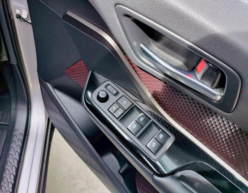 TOYOTA CH-R 1.8 MID ปี 2019 12