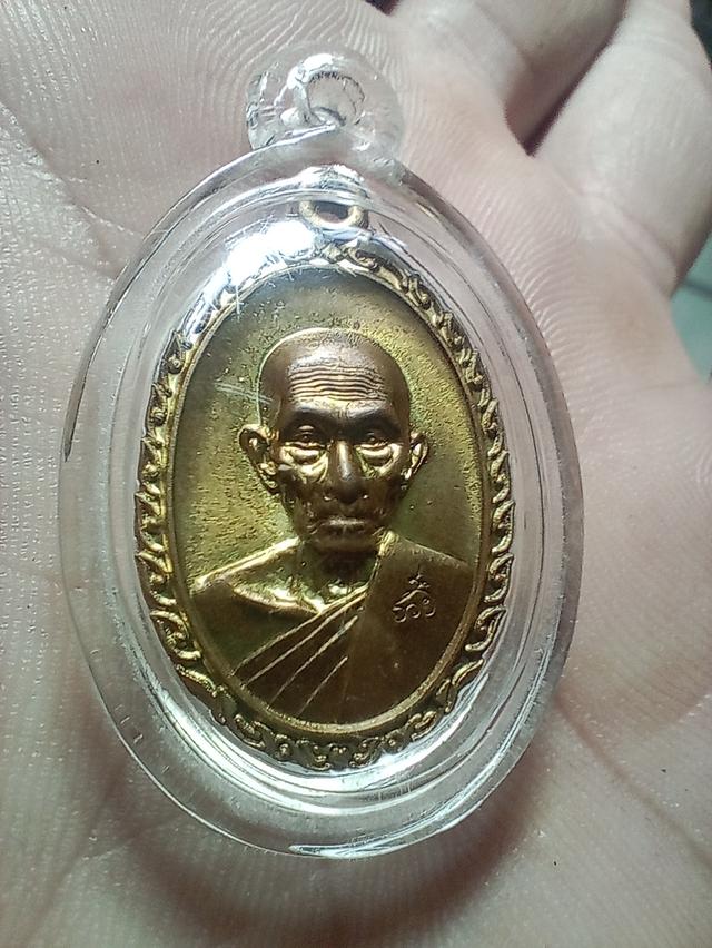 หลวงพ่อรวย รุ่นเฮงเฮง รวยรวย ปี2560 พิมพ์ใข่ปลาบล็อคแรกนิยม รูปย่อยที่ 3