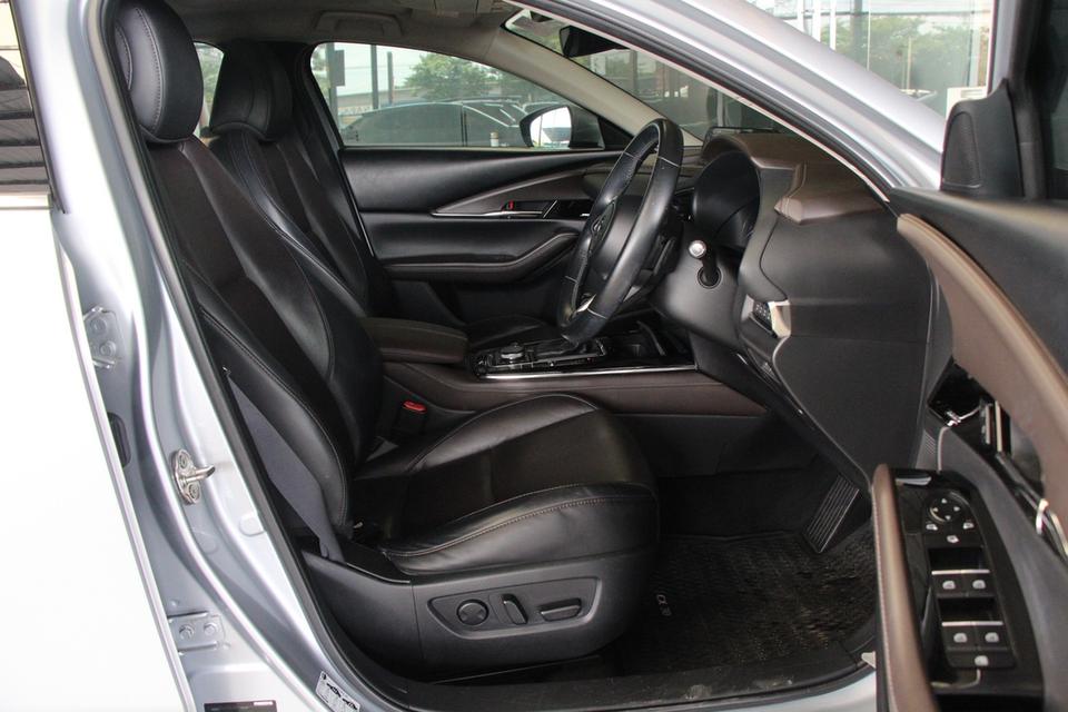 MAZDA CX30 8