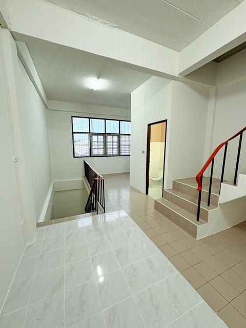 รพ.เกษมราษฎร์ 600 ม.ลด20% พร้อมอยู่ 3 นอน 3 น้ำ สวนเสรีไทย เสรีไทย 28-36 MRTสัมมากร ให้เช่าอาคารพาณิชย์ 3.5 ชั้น 20 ตร.ว 6