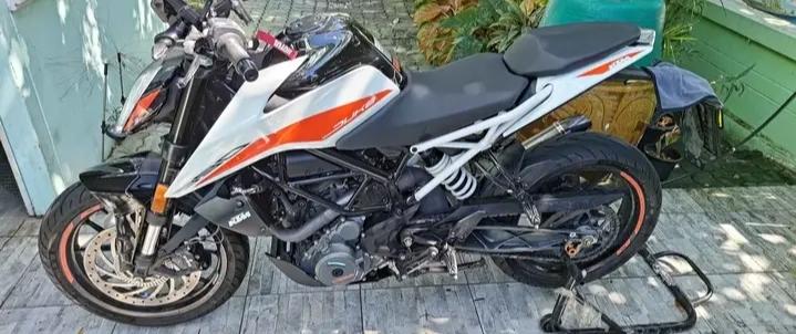 2022 KTM DUKE 390 สีขาว 4