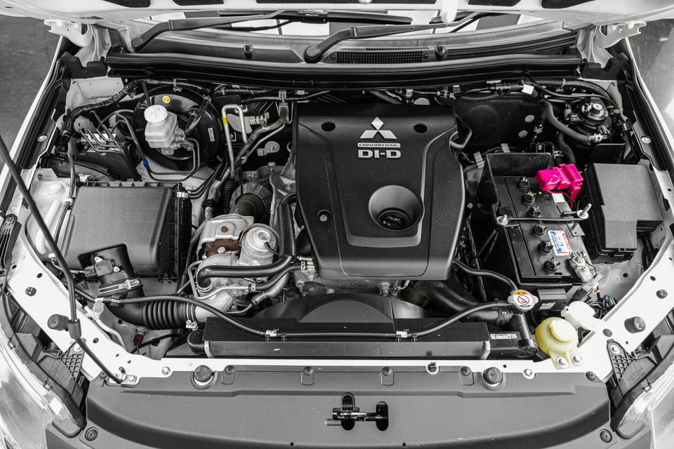 2019 Mitsubishi Pajero Sport 2.4 GT Premium Elite Edition 2WD SUV สีขาว เลขไมล์ 41570 กม. 20