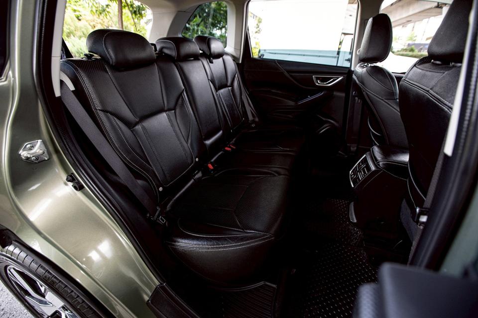 Subaru Forester 2.0S EYESIGHT ปี 2019 สีเขียว มือเดียวป้ายแดง  11