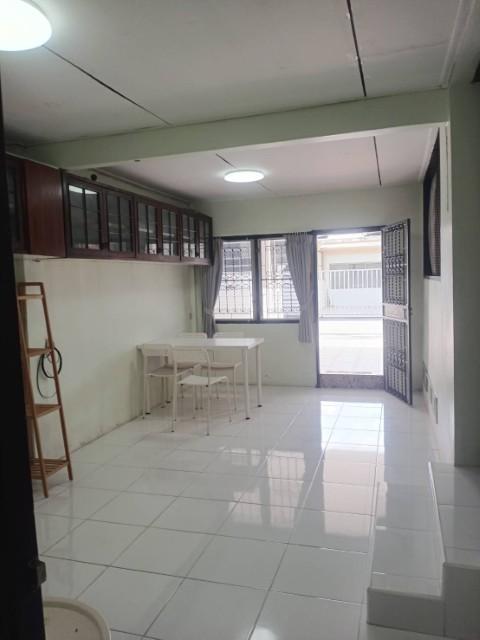 ให้เช่าบ้านเดี่ยวชั้นเดี่ยว เนื้อที่ 50 ตารางวา ถนนลาดพร้าว87 แอร์เฟอร์บางส่วน มี3นอน3น้ำ ราคาเช่าเดือนละ18,000บาท รีโนเ 3