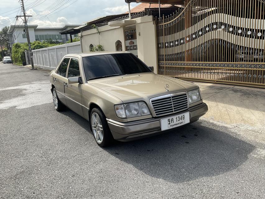 ขายรถยนต์ Mercedes Benz e220 สีทรายทองสภาพสวยมาก