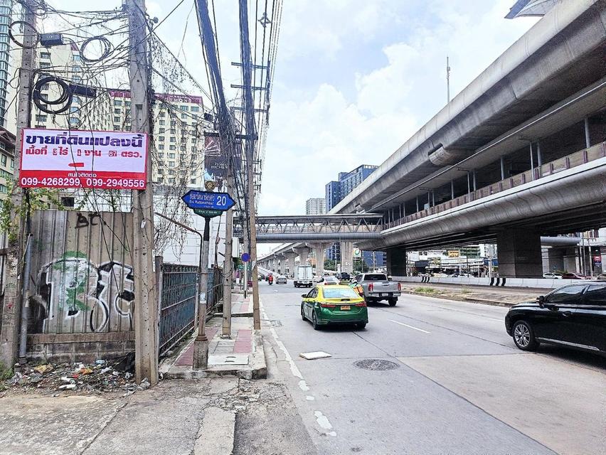 ขายที่ดินติดถนนรัตนาธิเบศร์ 20 อยู่ติดสถานีรถไฟฟ้า MRT บางกระสอ ด้านหลังที่ดินตินถนนซอยรัตนาธิเบศร์ 22 หน้ากว้าง 38 เมตร เหมาะสำหรับสร้างคอนโด 1