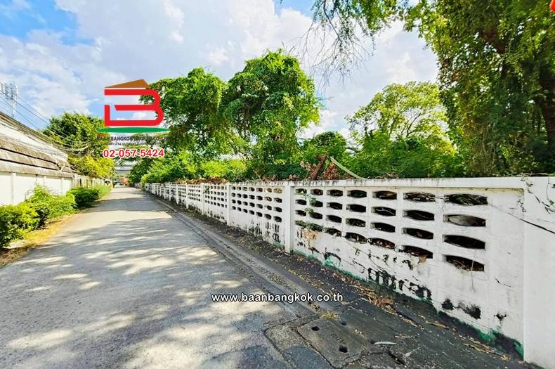 ที่ดินเปล่า เนื้อที่ 7-2-67 ไร่ ซอยประชาชื่น 4 แยก 1-4, ใกล้สถานีขนส่งสายเหนือ ถนนวิภาวดี แขวงบางซื่อ เขตบางซื่อ 6